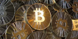 Crytomarkt verliest: Bitcoin ziet lichte daling, Ethereum koers zakt onder $300
