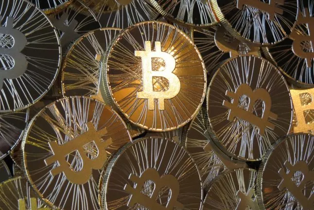 Crytomarkt verliest: Bitcoin ziet lichte daling, Ethereum koers zakt onder $300