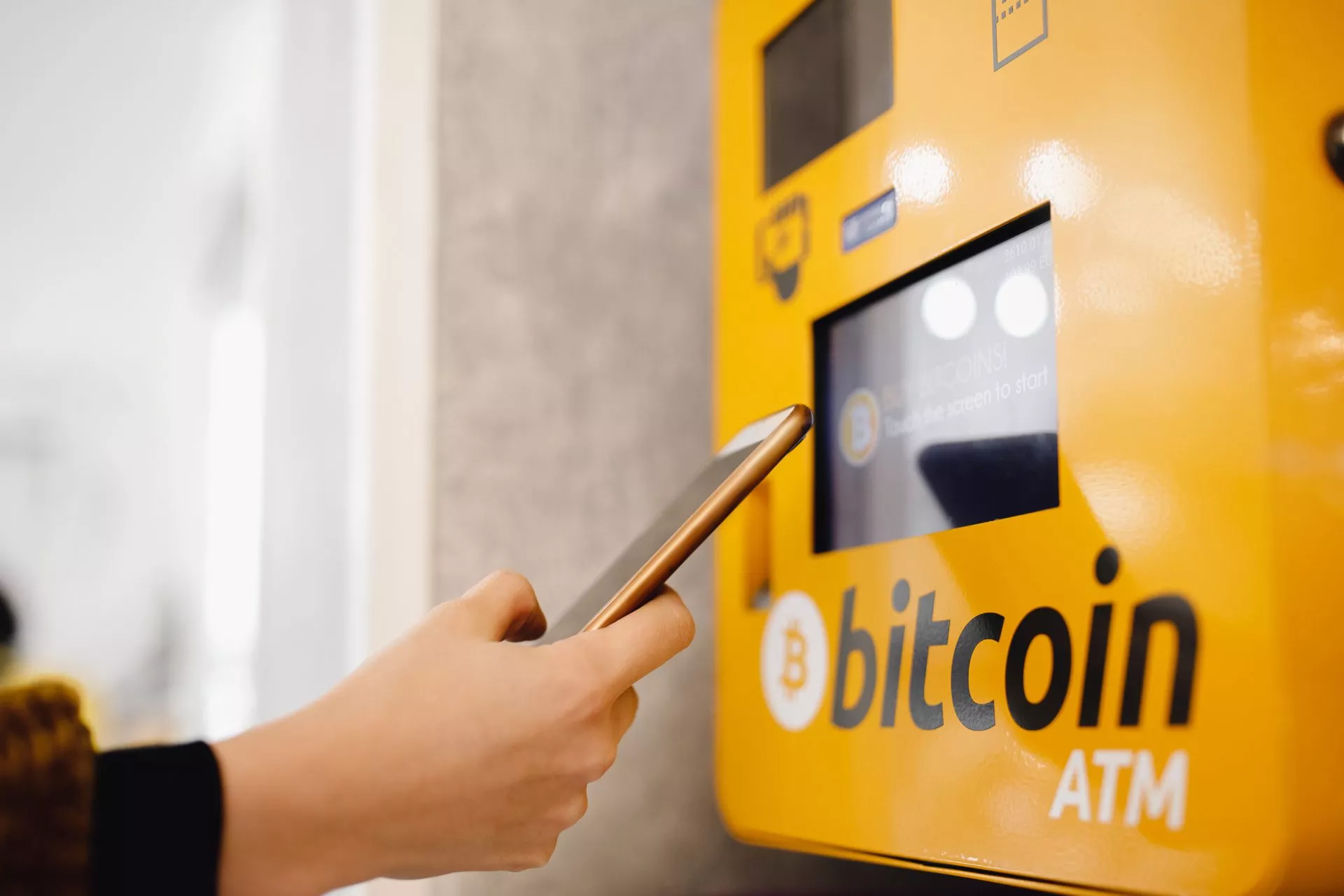 Politie zet hard optreden tegen Bitcoin ATM’s in Oost-Londen voort