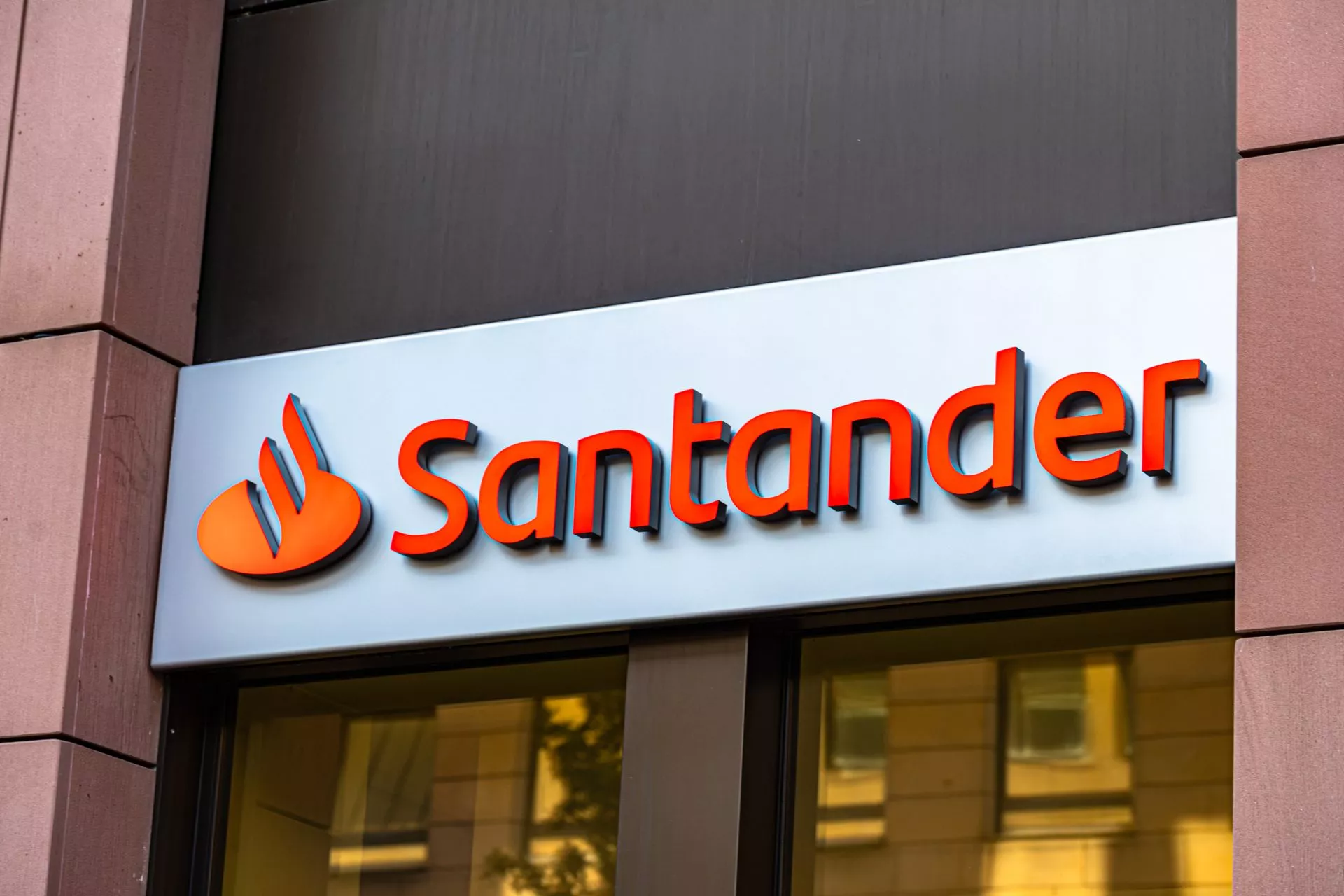 Santander blokkeert betalingen aan Binance voor Britse rekeninghouders