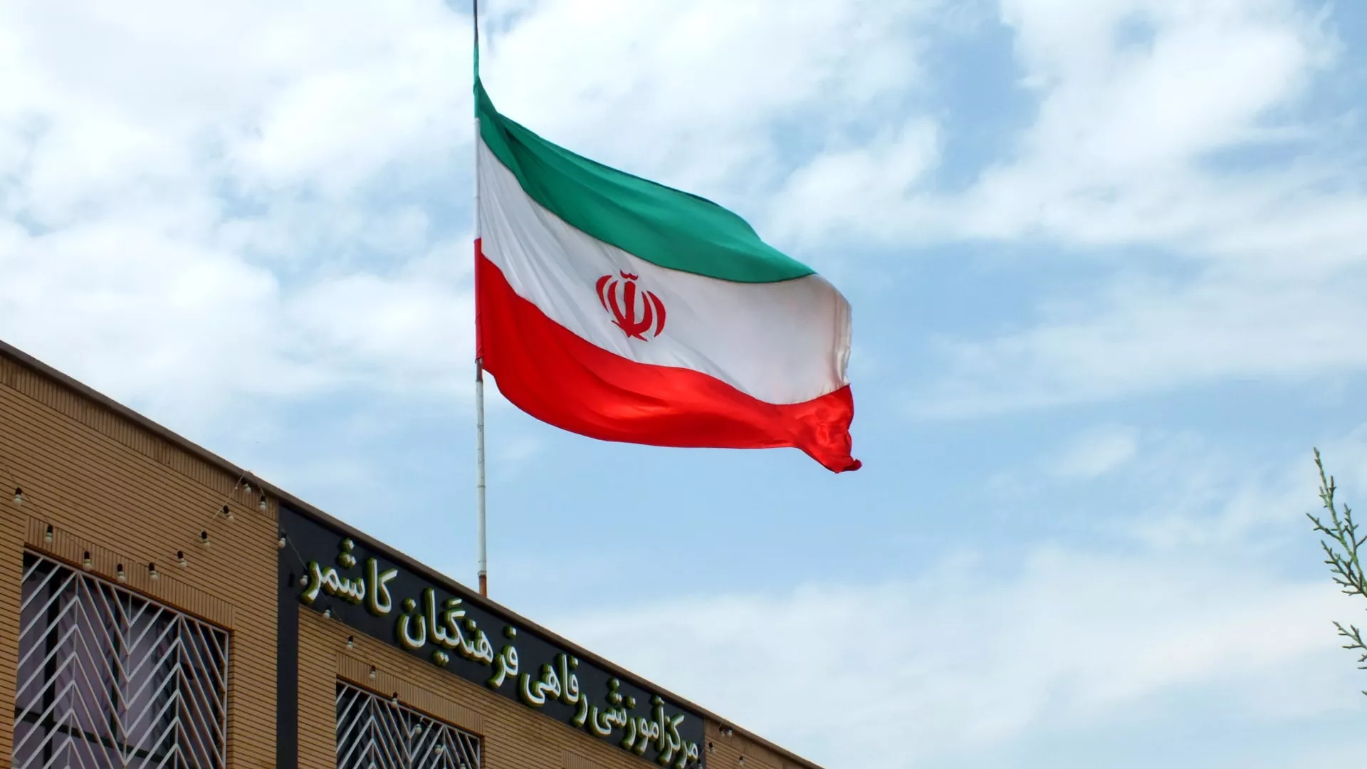 Drie Iraanse energiecentrales gaan binnenkort Bitcoin minen
