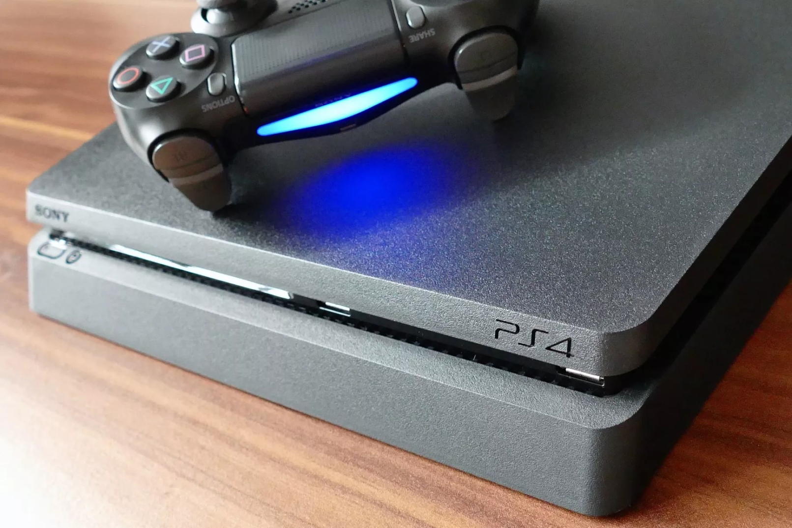 Politie Oekraïne neemt 3.800 PS4-consoles in beslag die illegaal ingezet werden voor minen crypto’s