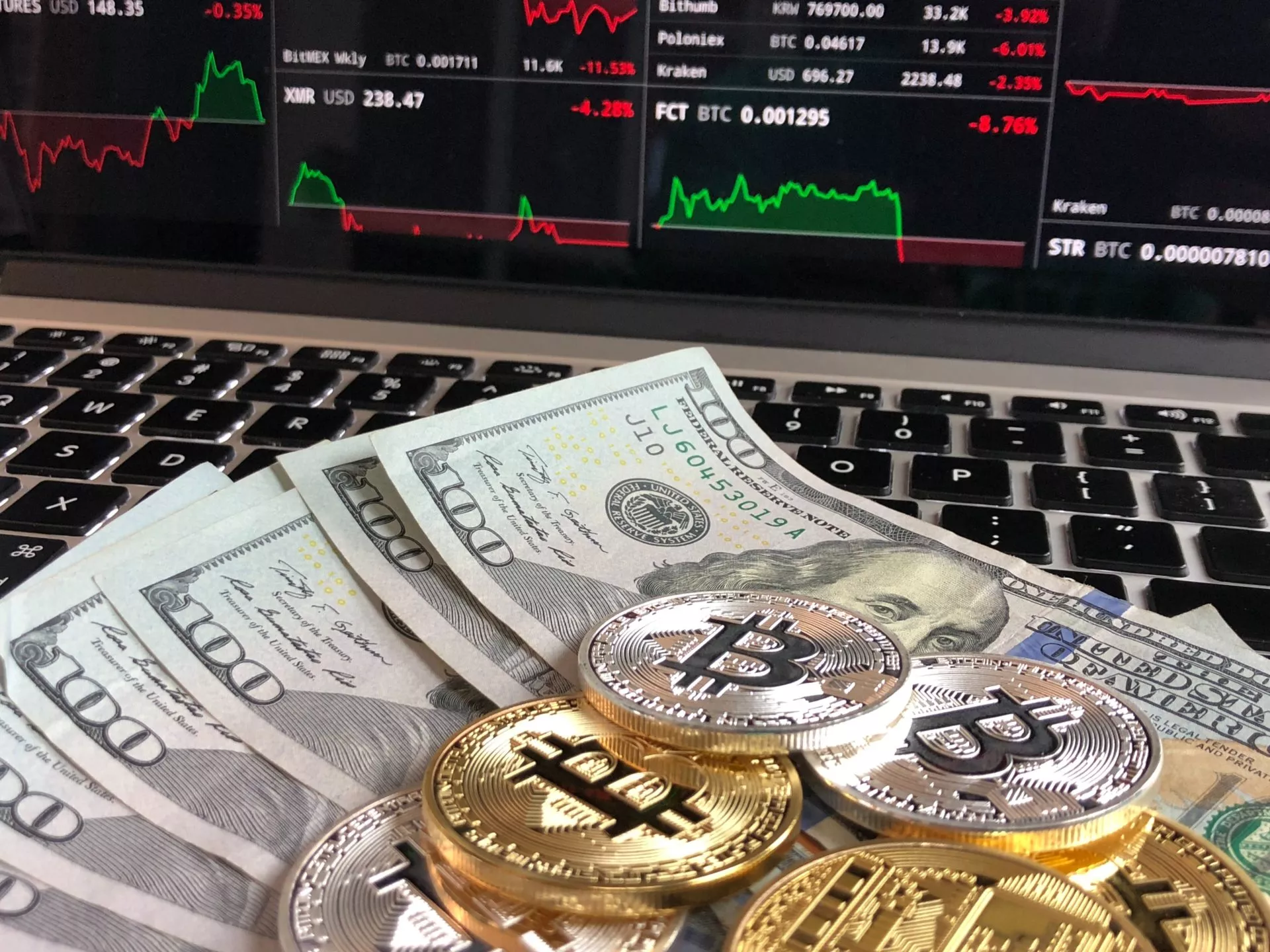 Cryptomarkt ziet weer groene cijfers, Bitcoin richting $7500 dollar