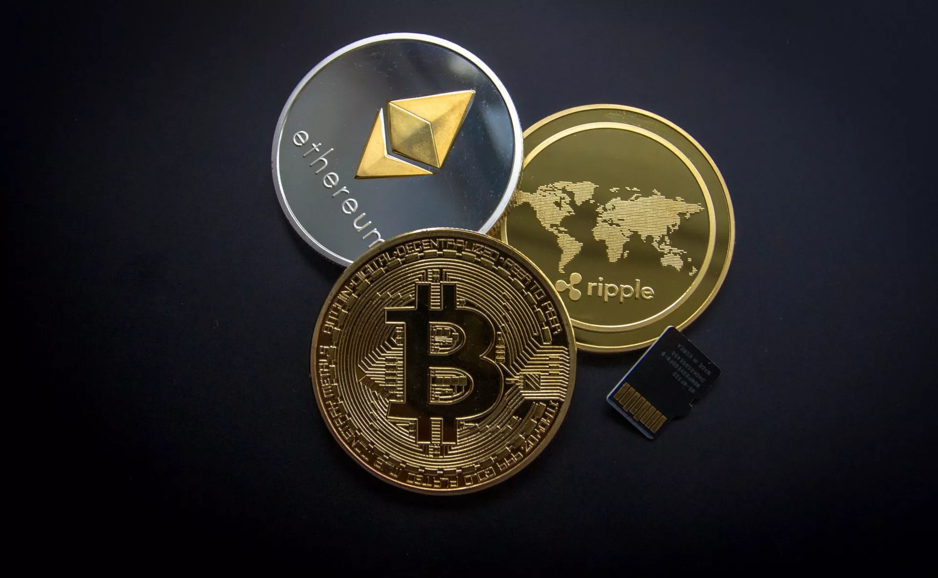 Bitcoin prijs boven $7000 dollar, Ethereum en Ripple stijgen mee