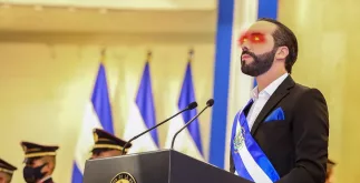President van El Salvador roept zichzelf uit tot ‘dictator’ op social media