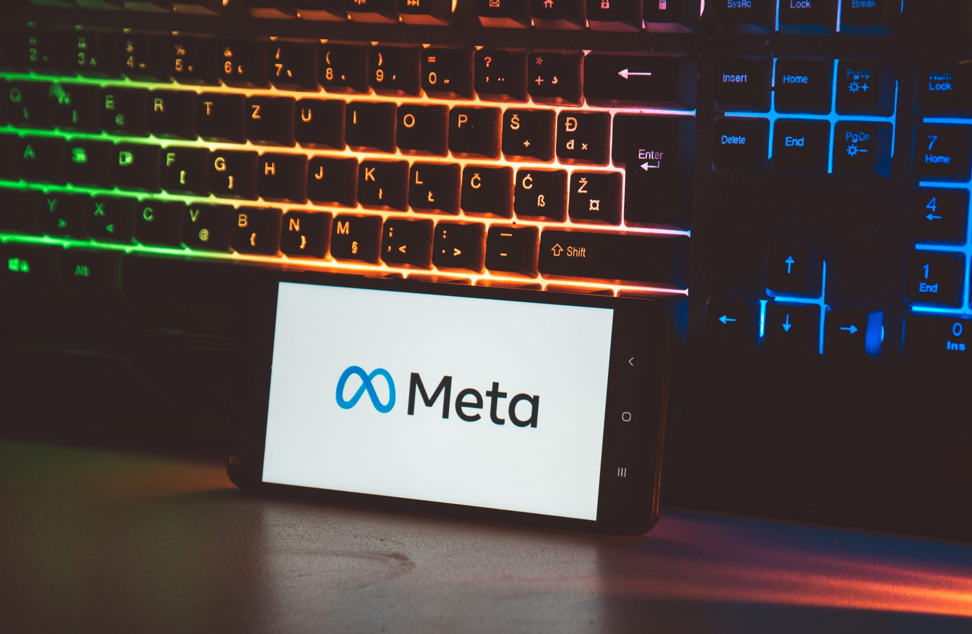 Blockchain-ontwikkelaar DFinity klaagt Meta aan - Newsbit