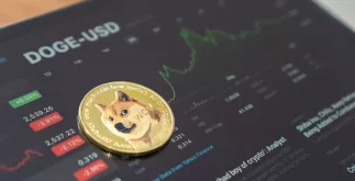 Bitcoin stagneert rond $24K en dogecoin koers schiet omhoog