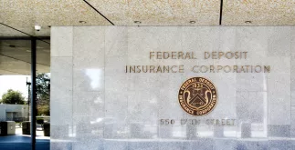 Senator Pat Toomey: “FDIC dwingt banken om crypto-bedrijven te vermijden”