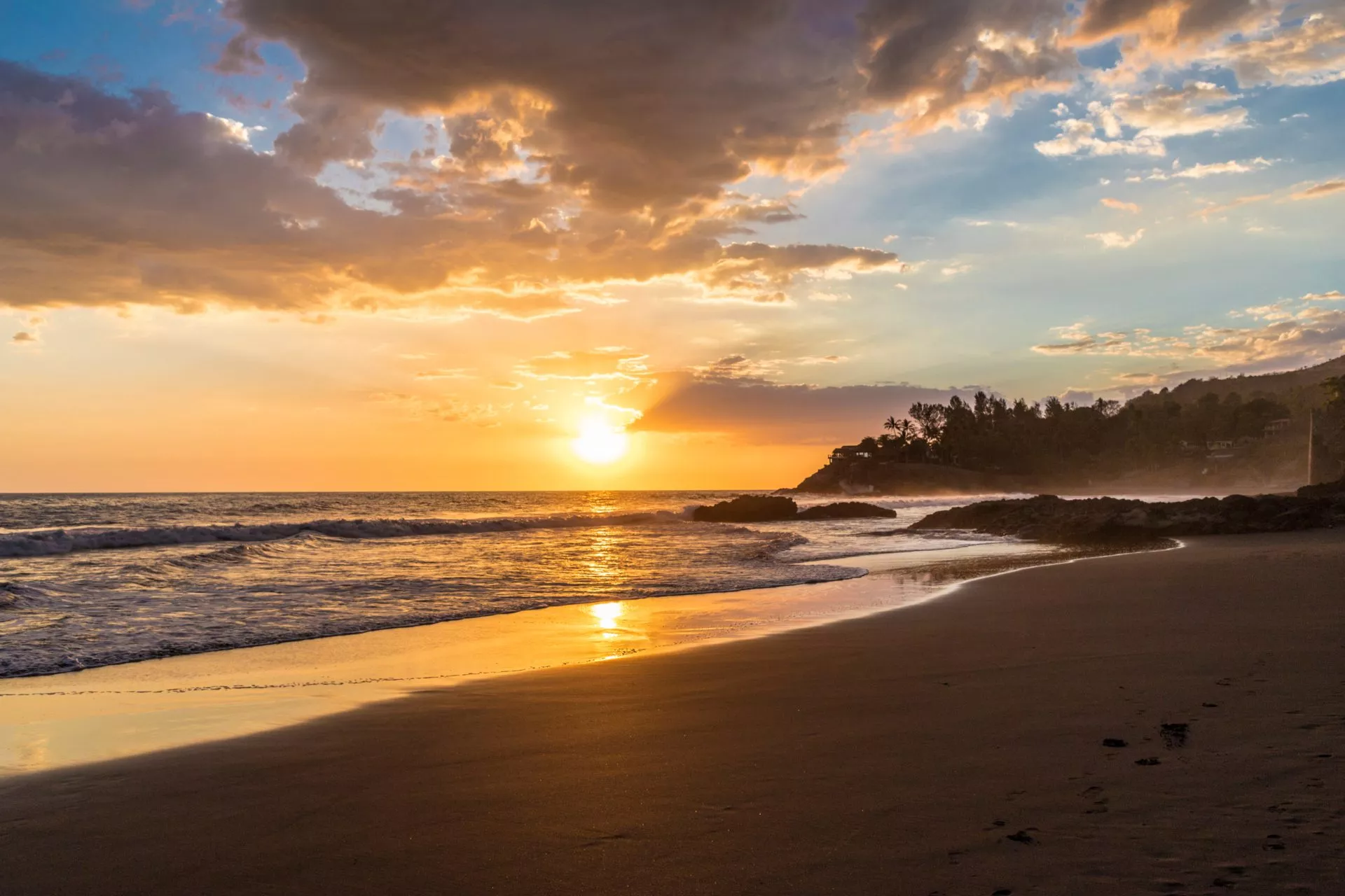 El Salvador gaat 200 miljoen investeren in ‘Bitcoin Beach’