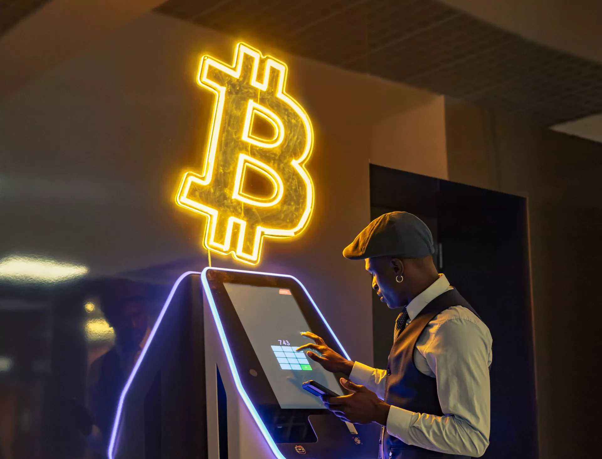 Bitcoin ATM-bedrijf zou profiteren van crypto-scam via kiosken zonder vergunning