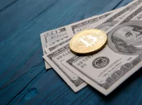 Robert Kiyosaki noemt Bitcoin een koopkans, nu de dollar stijgt