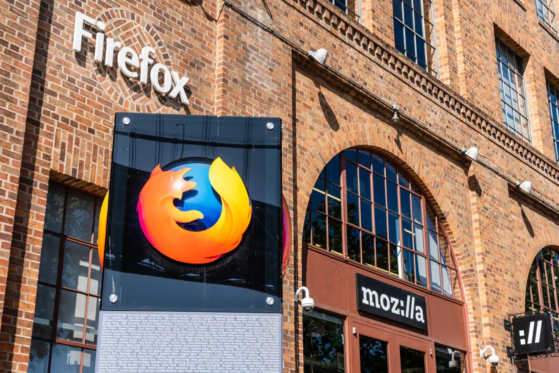 Mozilla zet in op Metaverse en neemt ‘Active Replica’ over