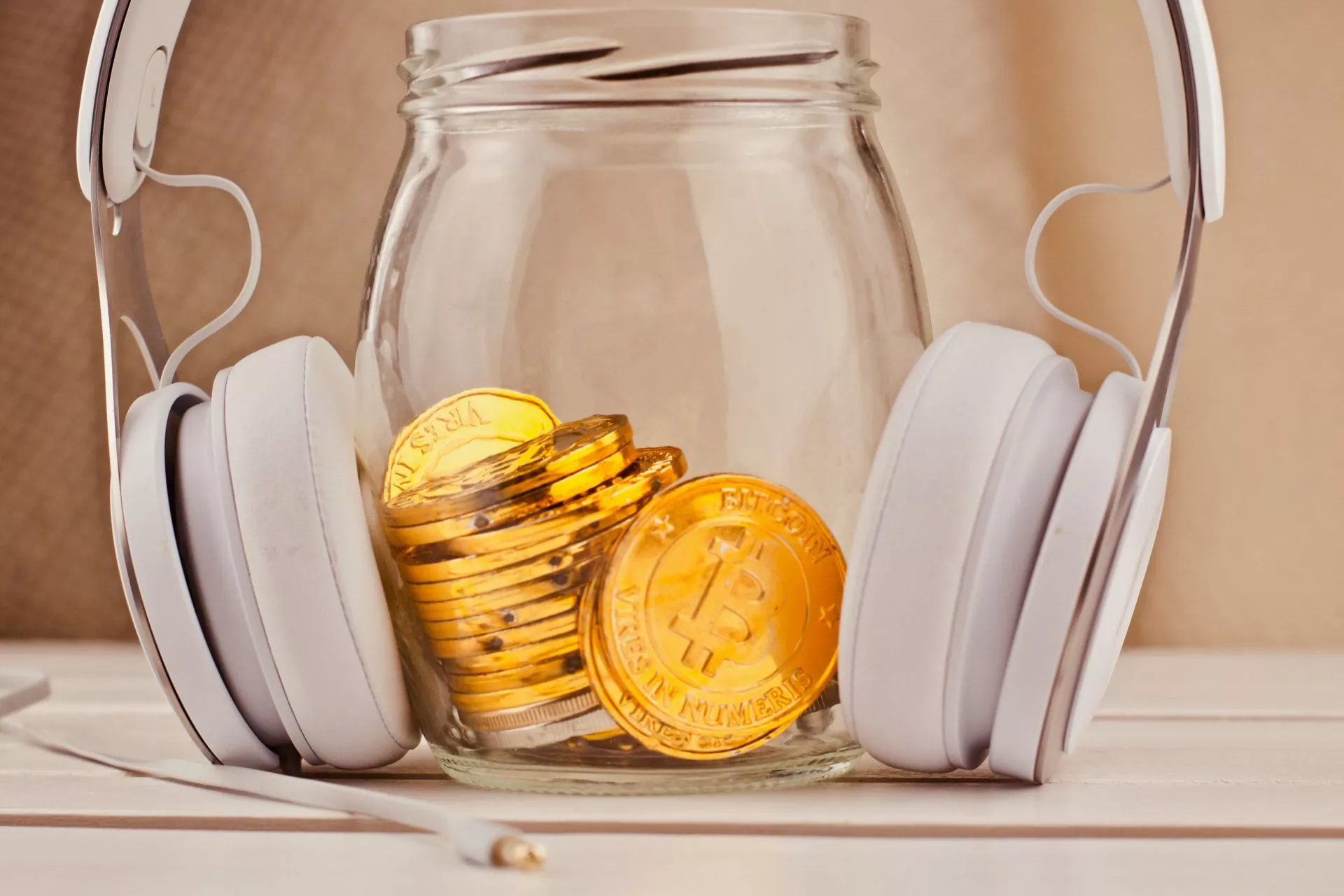 Bitcoin verdienen door naar podcasts te luisteren