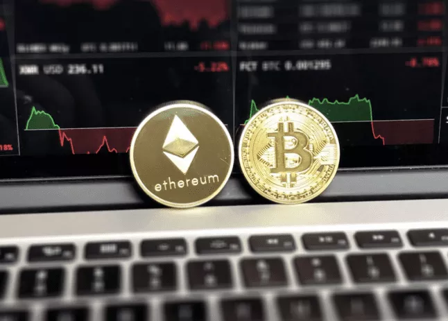 Crypto Week: Bitcoin Stuiter Terug, Ethereum Glijdt Af; AI Crypto Voorverkoop Wekt Brede Interesse