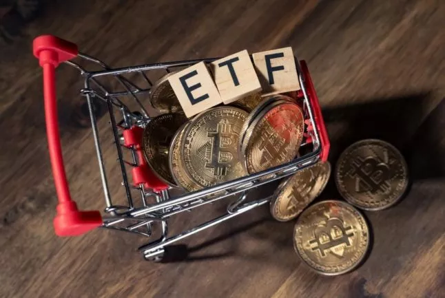 BTC Bull Run stuwt ETF’s naar piek van $680 miljoen; De opkomende rivaal van Algorand AI wint terrein