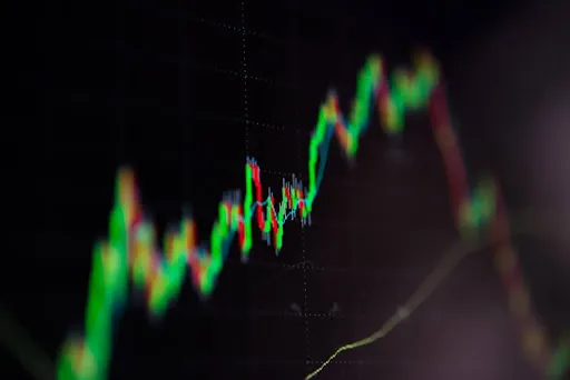 Crypto herstelt – $16 miljard aan longs geliquideerd dit weekend: Eén presale trotseert het bloedbad