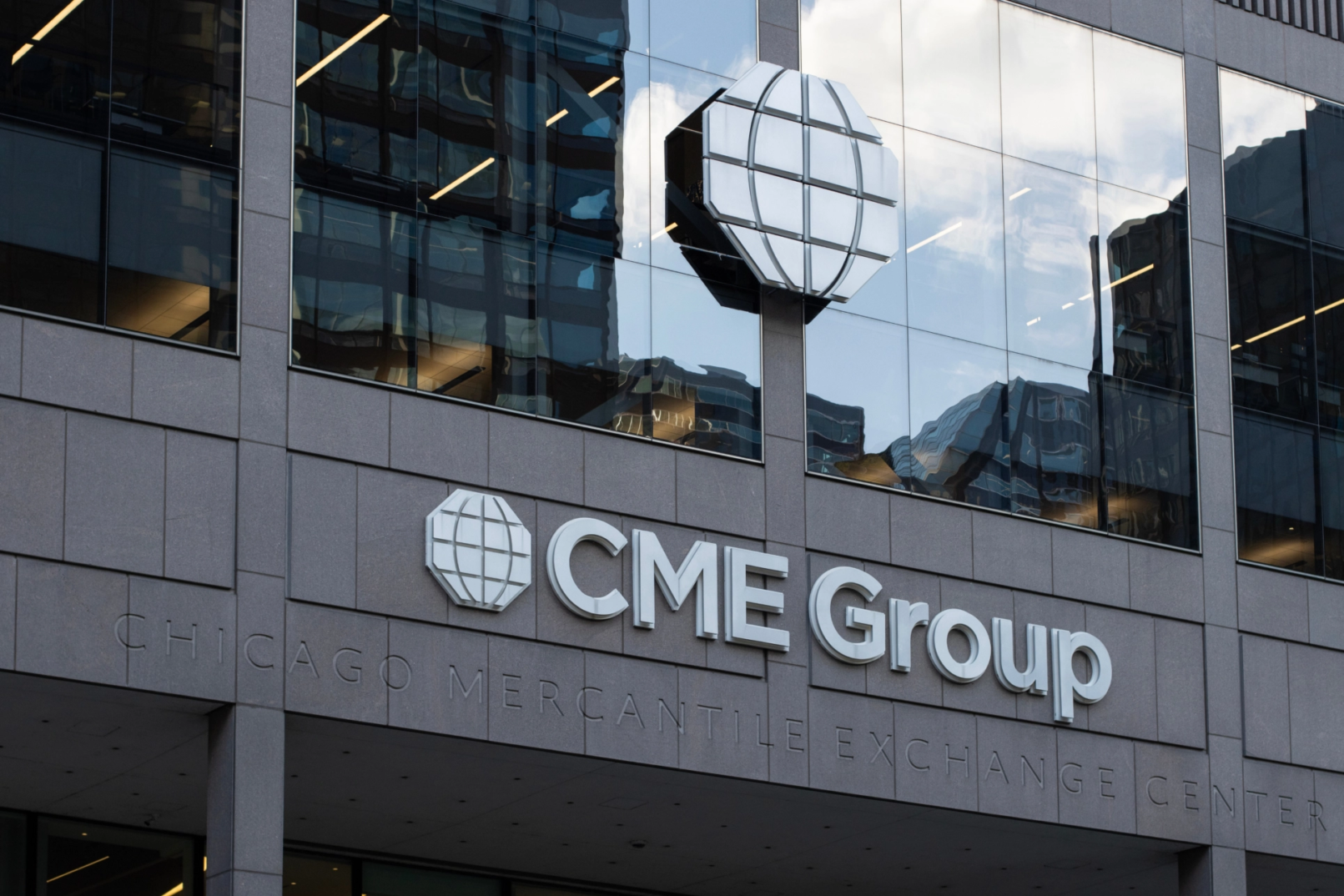 Grootste derivatenbeurs wil Chainlink, Cardano en Steller toevoegen