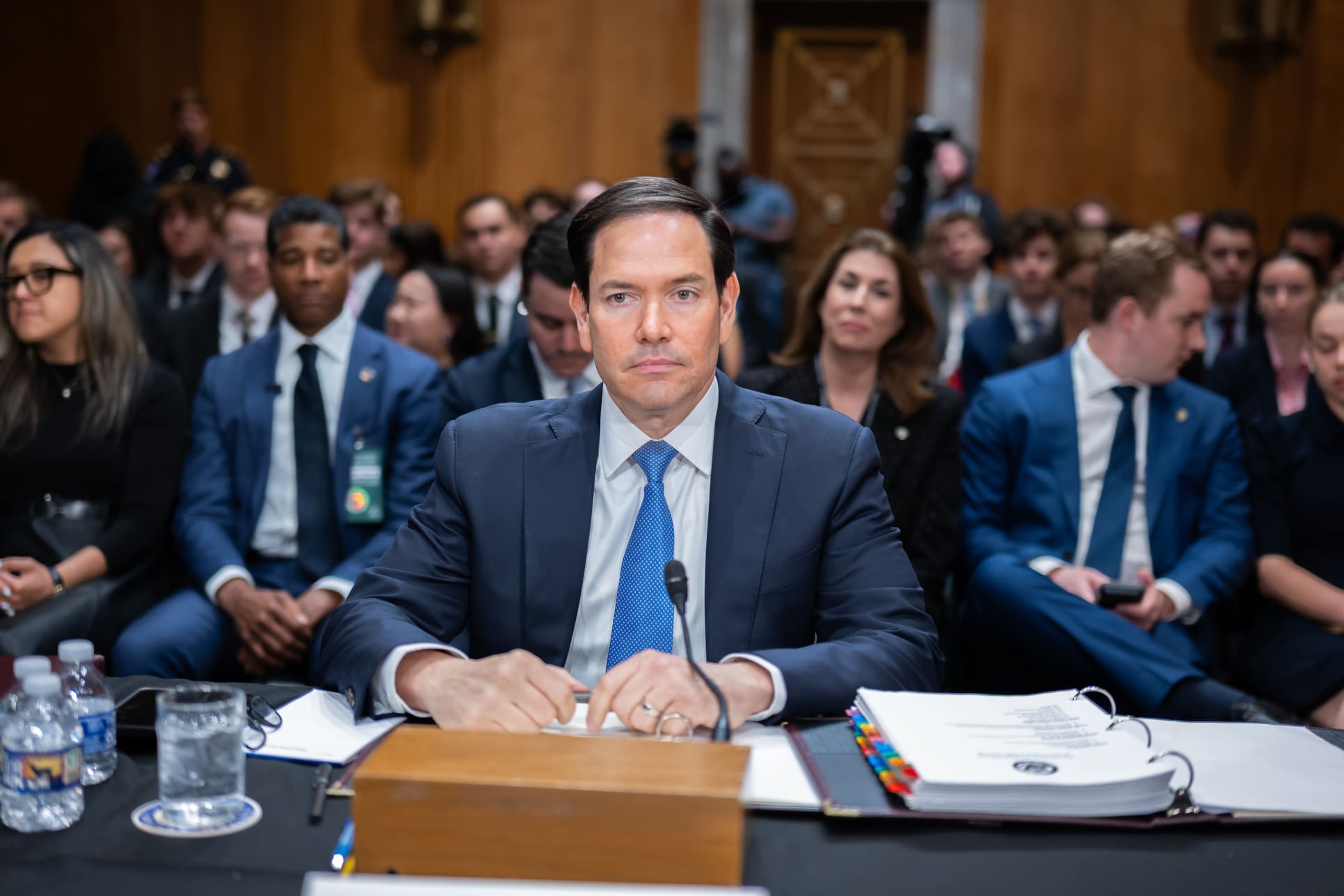 Europa ademt even, maar vertrouwt de mooie woorden van Rubio niet