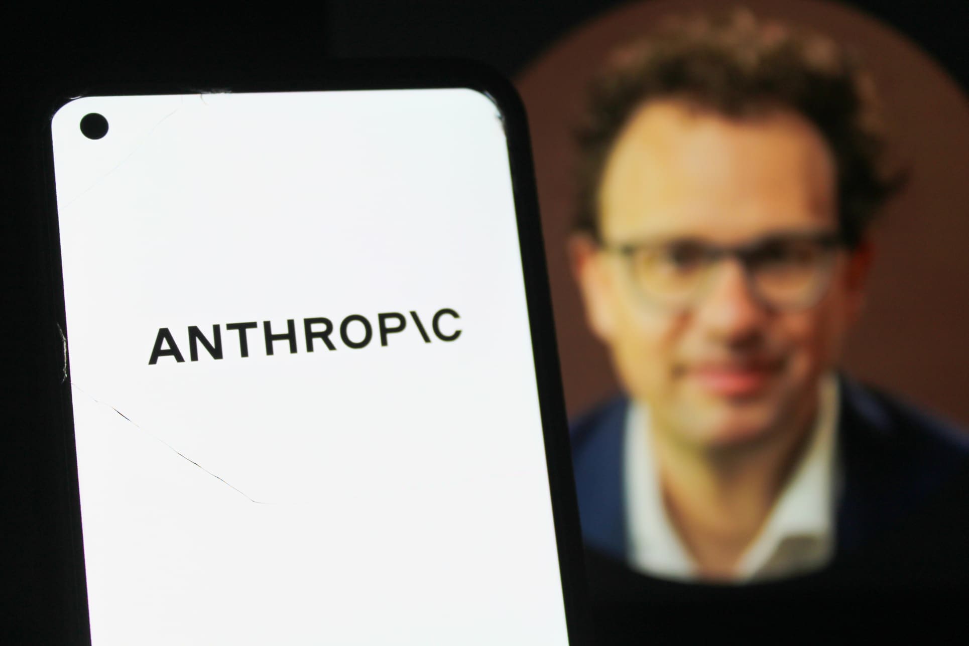 AI-tool van Anthropic veroorzaakt paniek op aandelenmarkten – miljarden aan beurswaarde verdampt