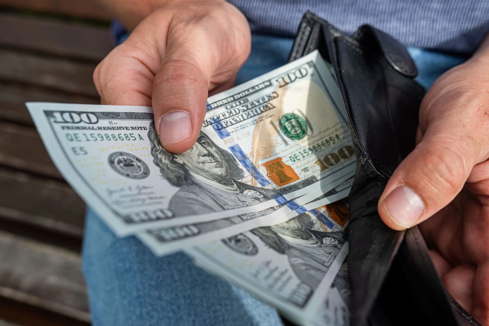 Wereld gebruikt meer dollars dan ooit: dominantie groeit met 220%