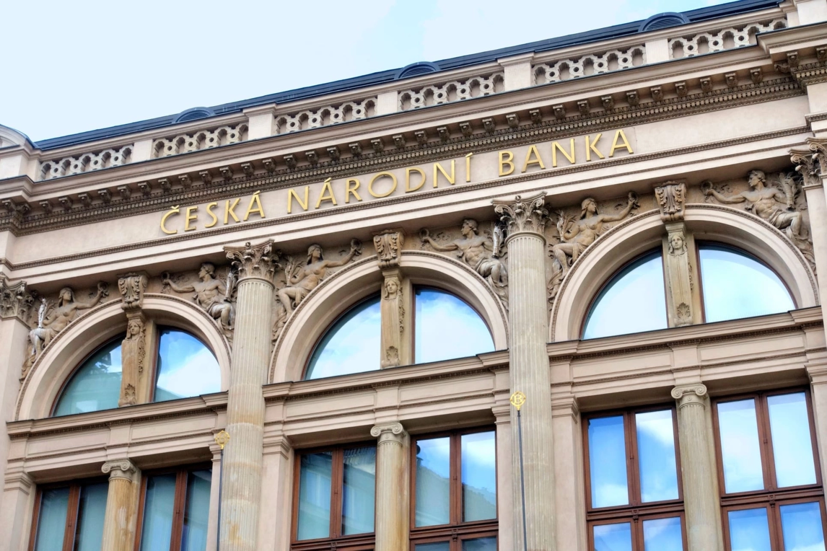 Baas Tsjechische centrale bank pleit voor Bitcoin in reserves na historische testaankoop