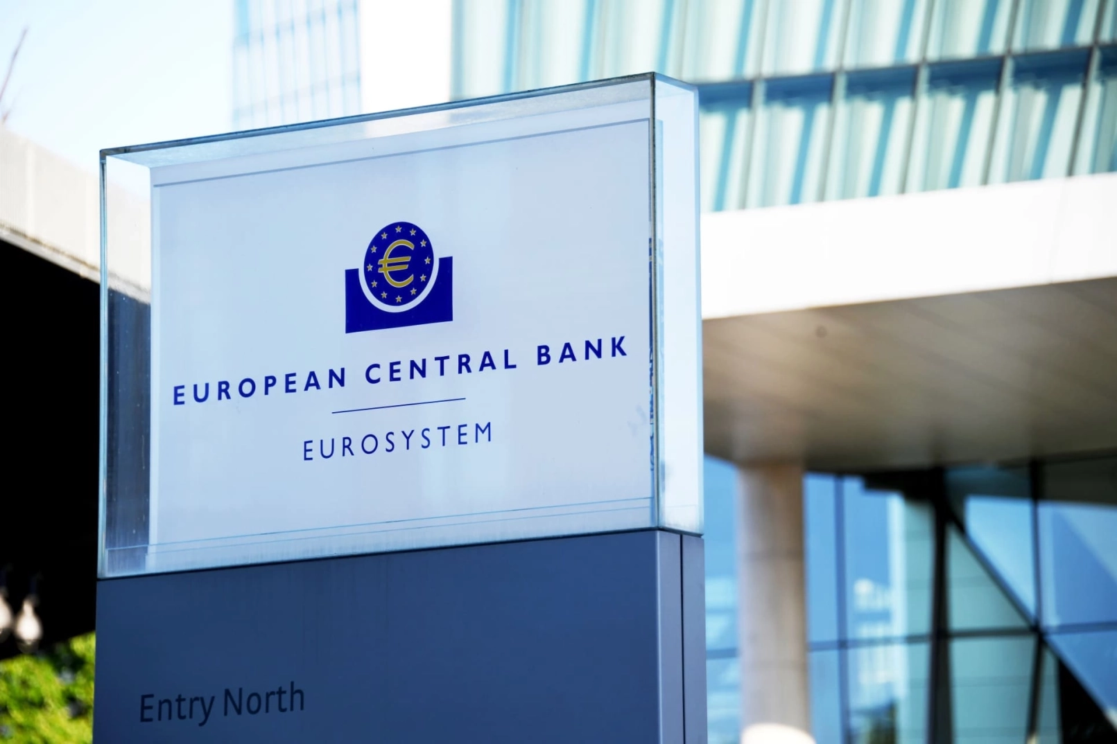 ECB houdt rente op 2 procent ondanks stijgende inflatie