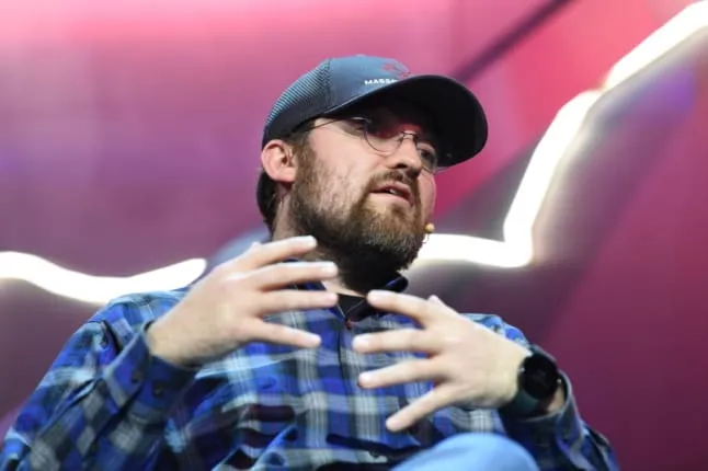 Cardano-Gründer lobt Ripple nach Senatssitzung: ‘XRP macht es gut’