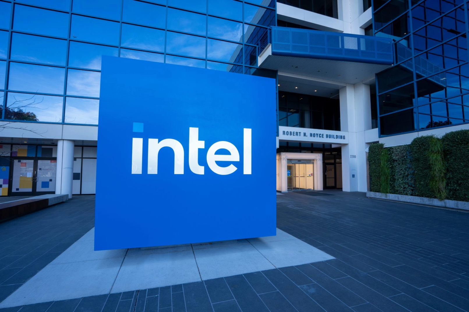 Comeback von Intel: Starke Zahlen treiben die Aktie 13% höher