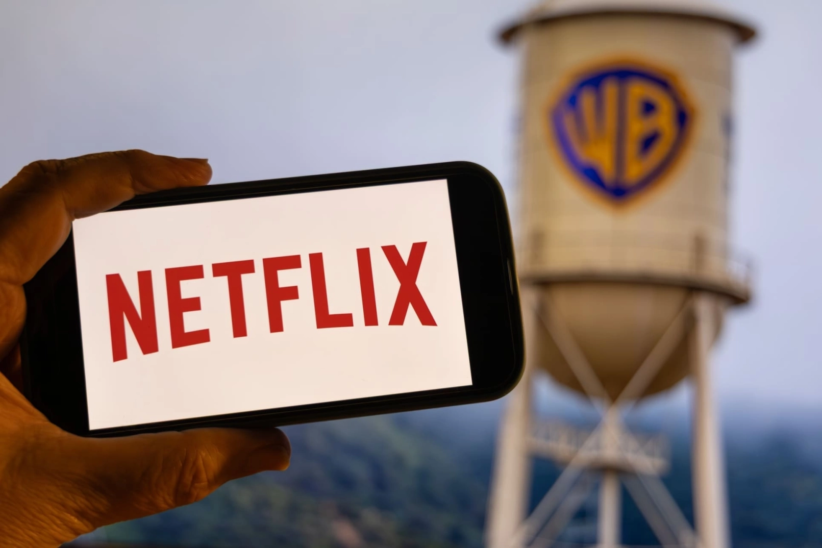 Netflix zieht sich aus Übernahme von Warner Bros. zurück: Aktie steigt um 13 %