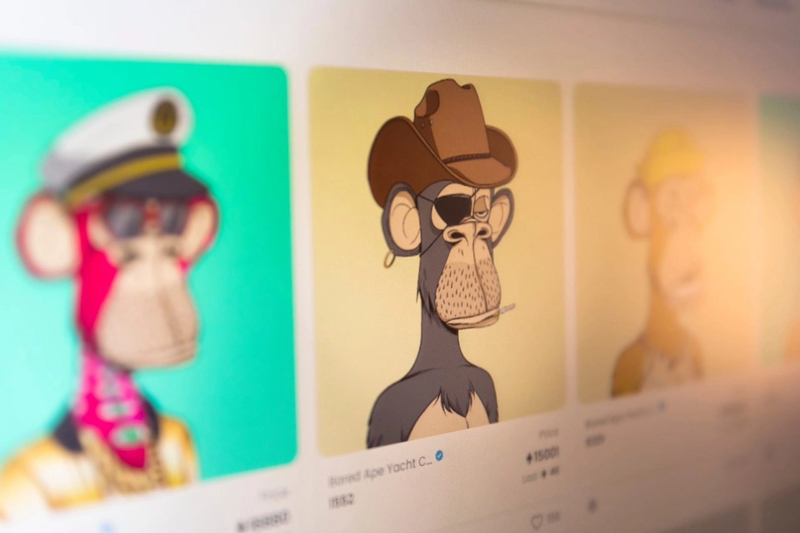 NFT-collectie Bored Ape Yacht Club afgebeeld op digitaal handelsplatform voor crypto-verzamelobjecten.