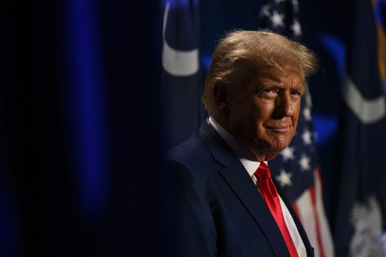 Trump-Familienprojekt verkauft heimlich Tokens, während Investoren festhängen