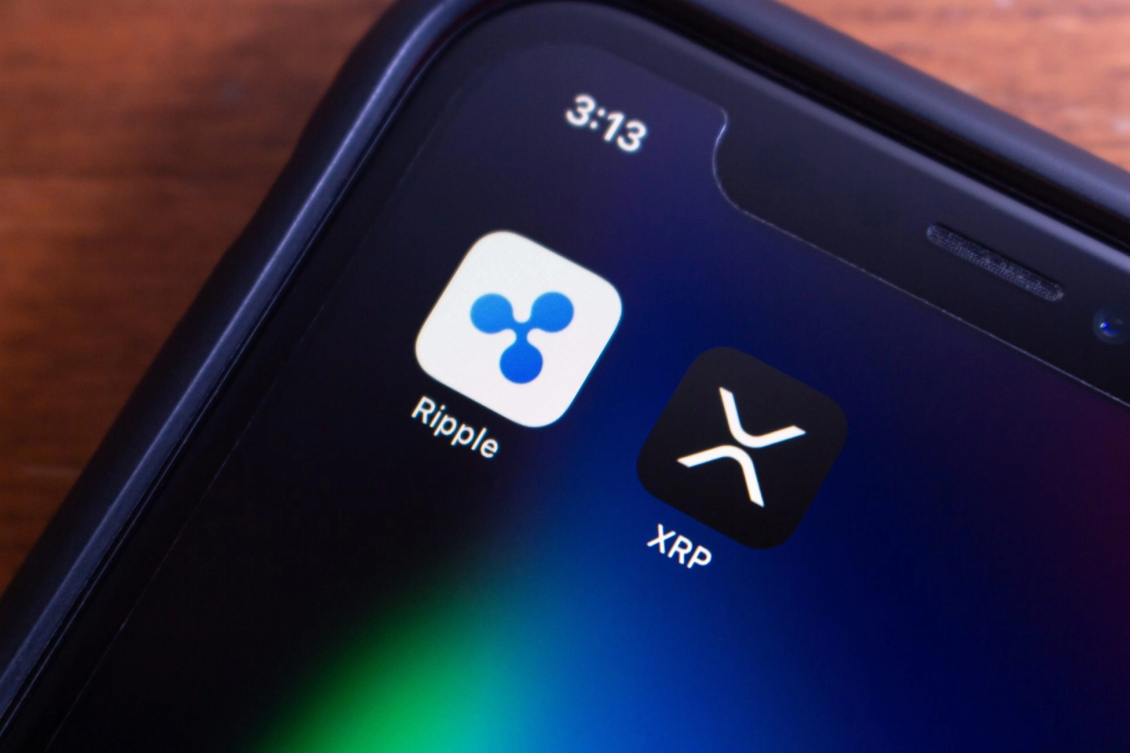 Vancouver, KANADA – 30. Apr. 2024: Ripple- und XRP-Symbole sind auf einem iPhone-Bildschirm zu sehen
