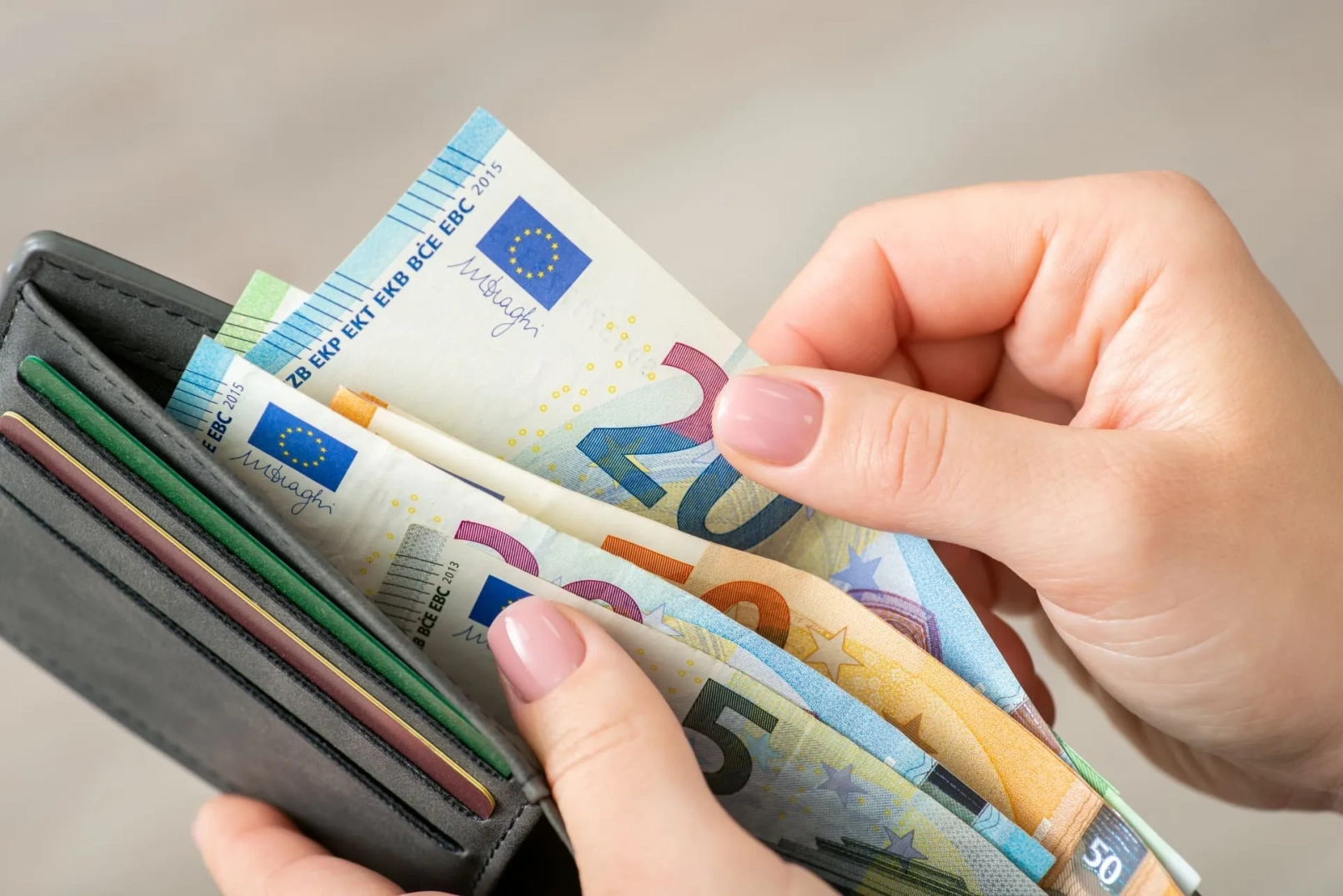 Frankreichs Schuldenkrise drückt Euro auf 17-Monats-Tief