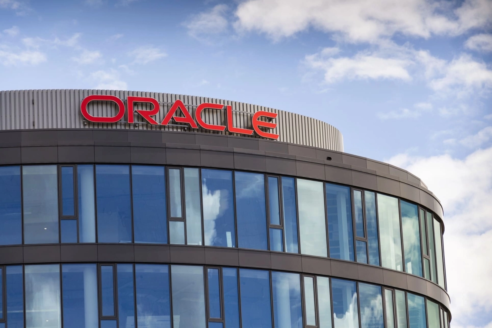 Oracle promet plus d’emplois après les protestations contre le mégadatacenter pour OpenAI