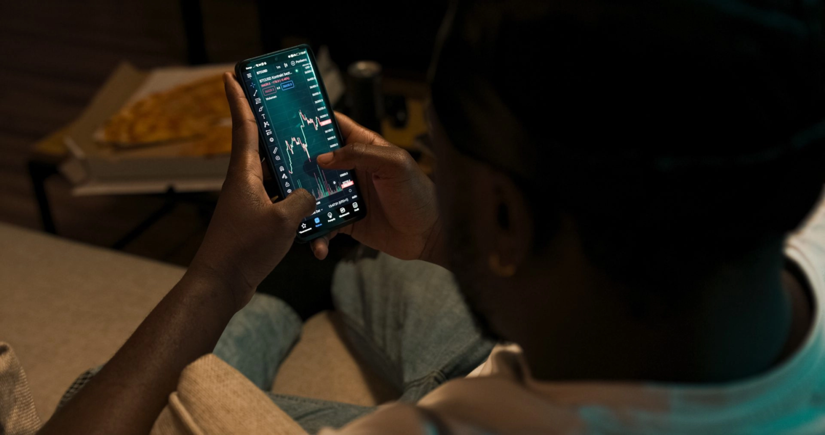 Un grand courtier passe aux stablecoins : des millions de clients bénéficiaires