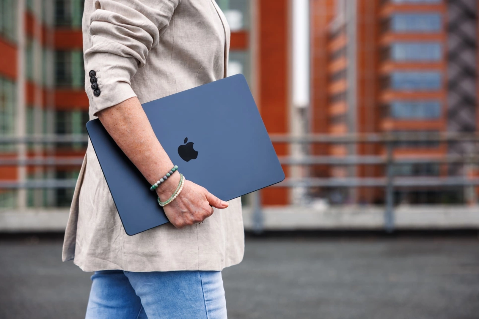 Apple lance son MacBook le moins cher à 699 euros avec une puce d&rsquo;iPhone