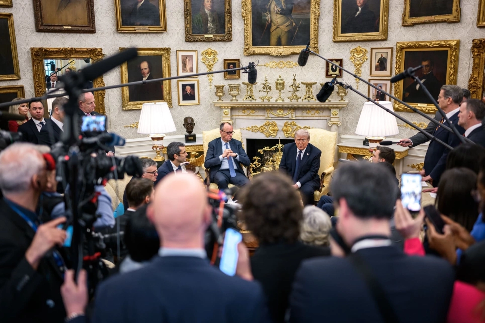 Trump menace de retirer des troupes d&rsquo;Allemagne après un conflit avec Merz