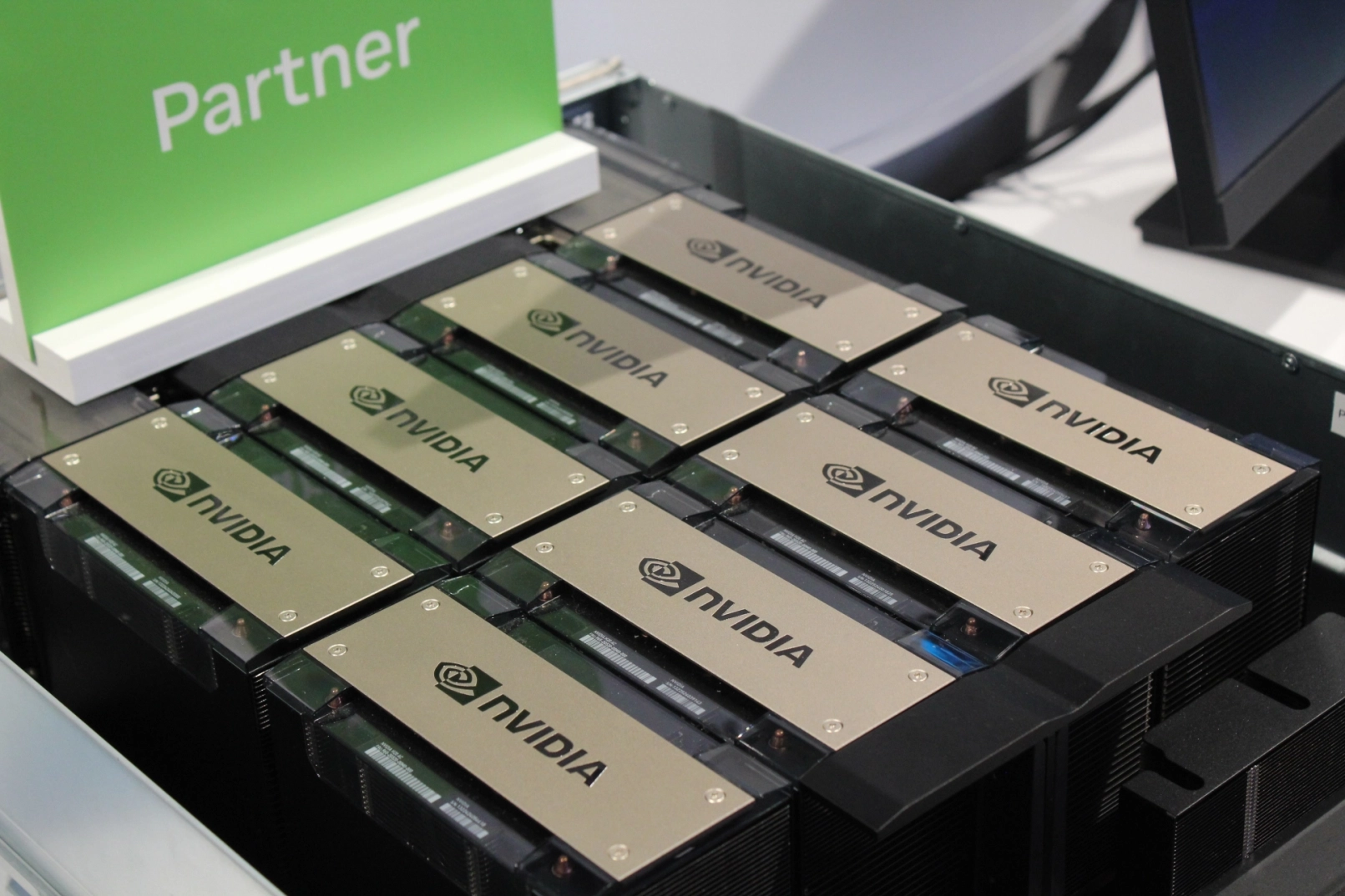 puces Nvidia H200