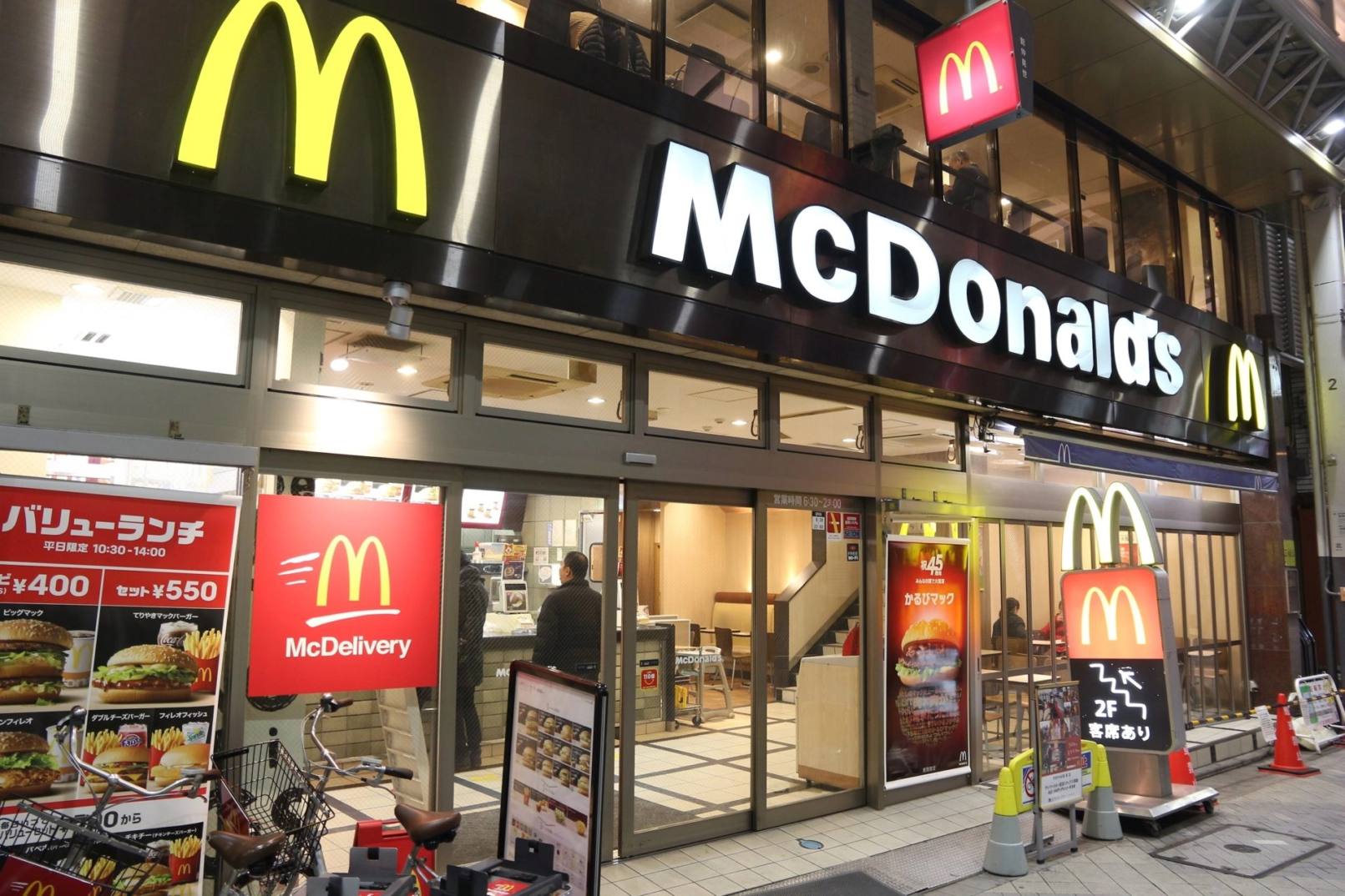 Bitcoin sube mientras McDonald’s relanza la McRib en EE. UU.