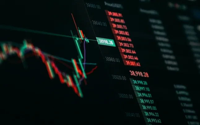 Actualización del mercado cripto: Bitcoin se recupera, pero las altcoins siguen quietas