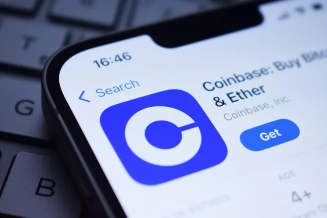 Empleado de ‘Coinbase’ roba 16 millones en criptomonedas con falsa advertencia