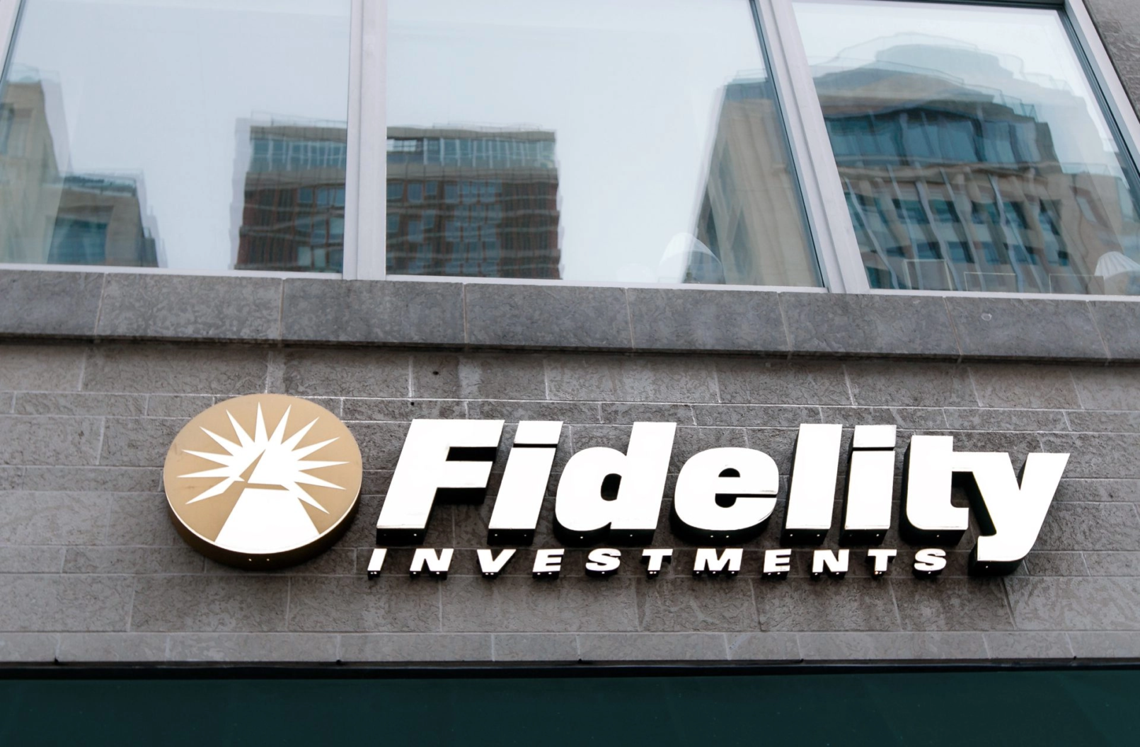 Analista de Fidelity prevé una caída del 50% en Bitcoin