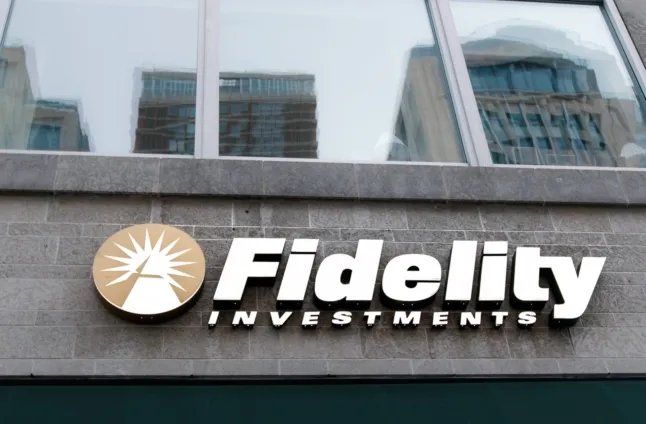 Analista de Fidelity prevé una caída del 50% en Bitcoin