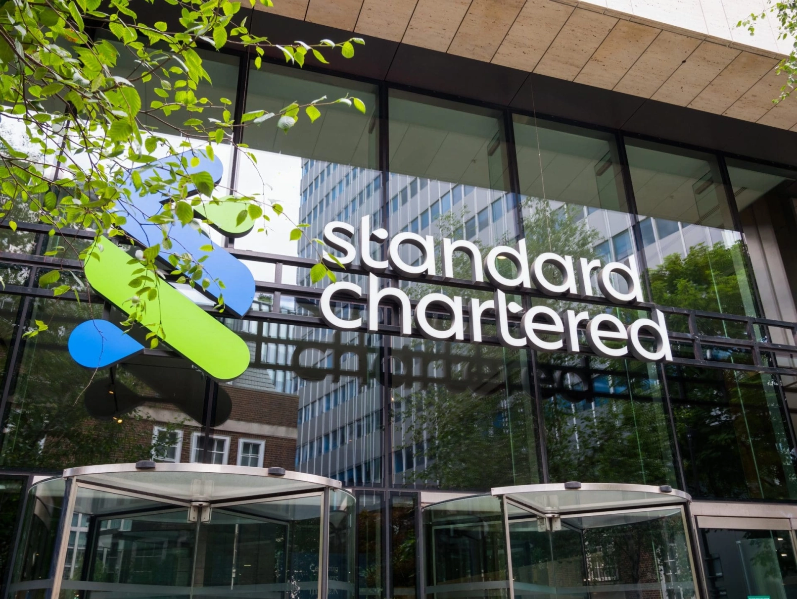 Analista de Standard Chartered: las stablecoins son una amenaza para los bancos