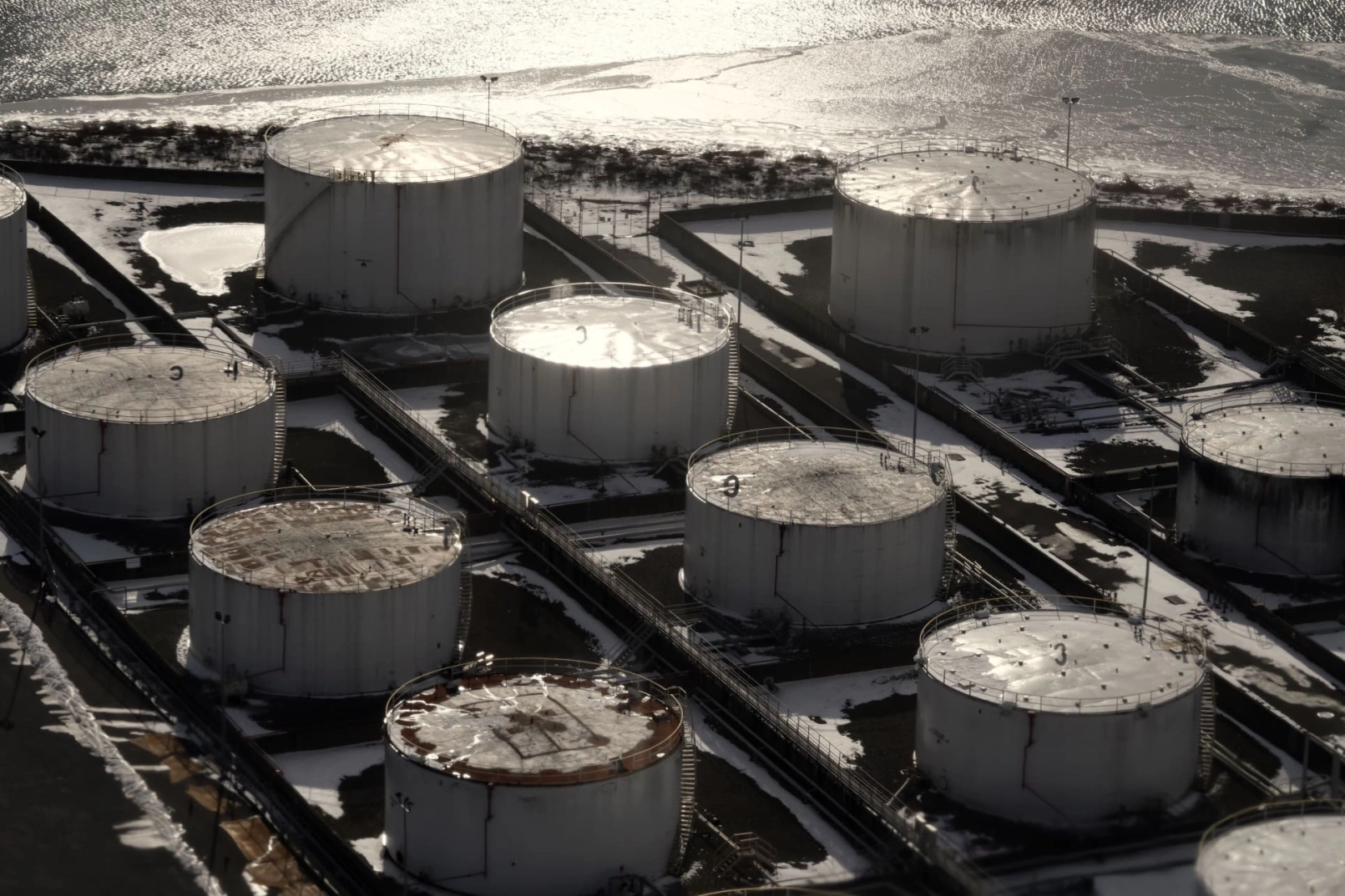 El petróleo Brent supera los 100 dólares por primera vez desde agosto de 2022