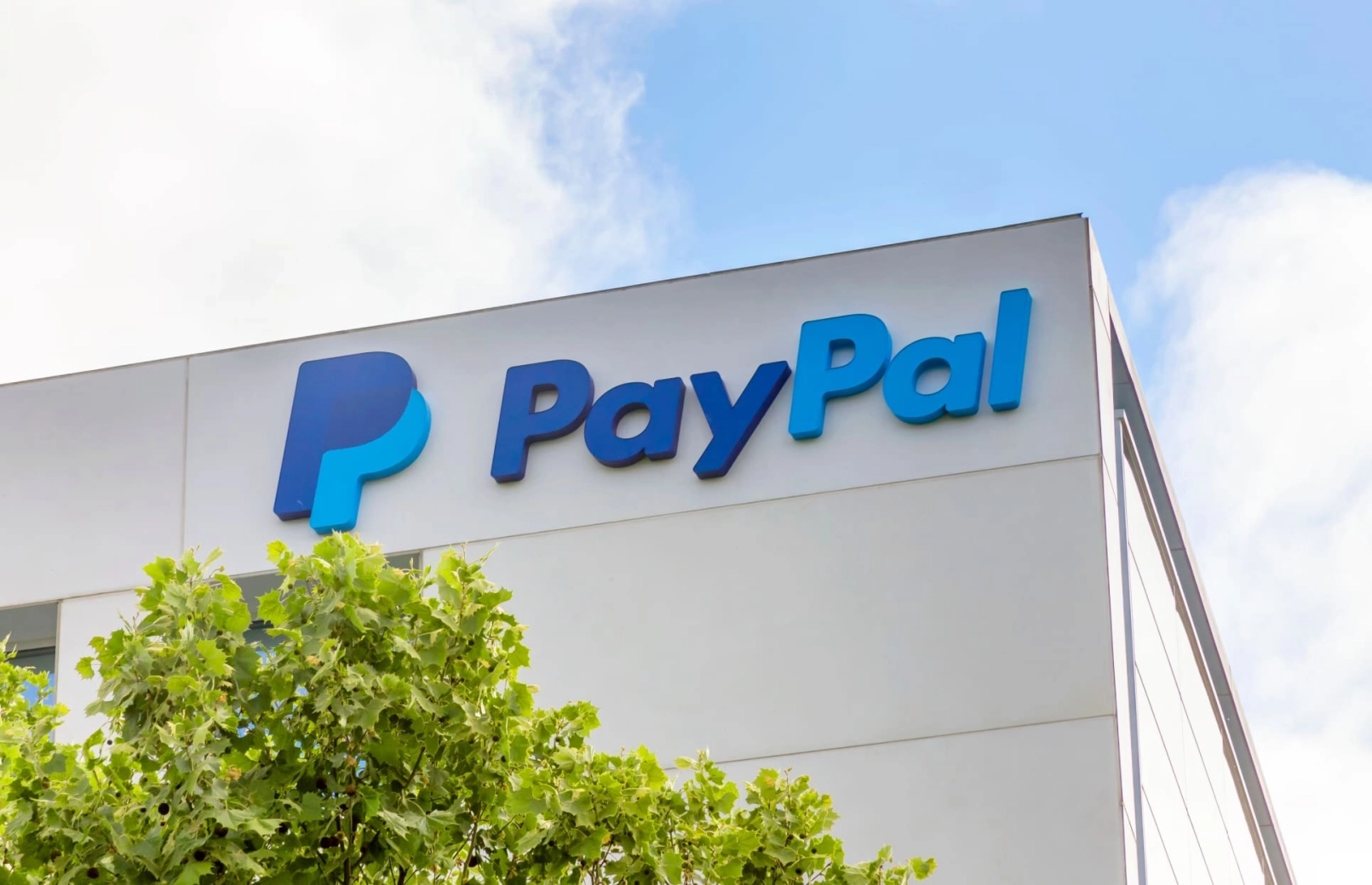 PayPal lanza la stablecoin PYUSD en 70 países y desafía a Tether y USDC
