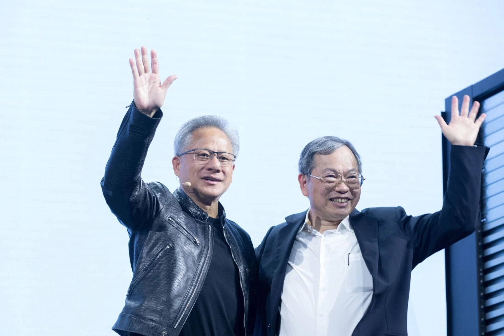 Cofundador de Super Micro detenido por contrabando de chips de IA hacia China por valor de $2,5 mil millones