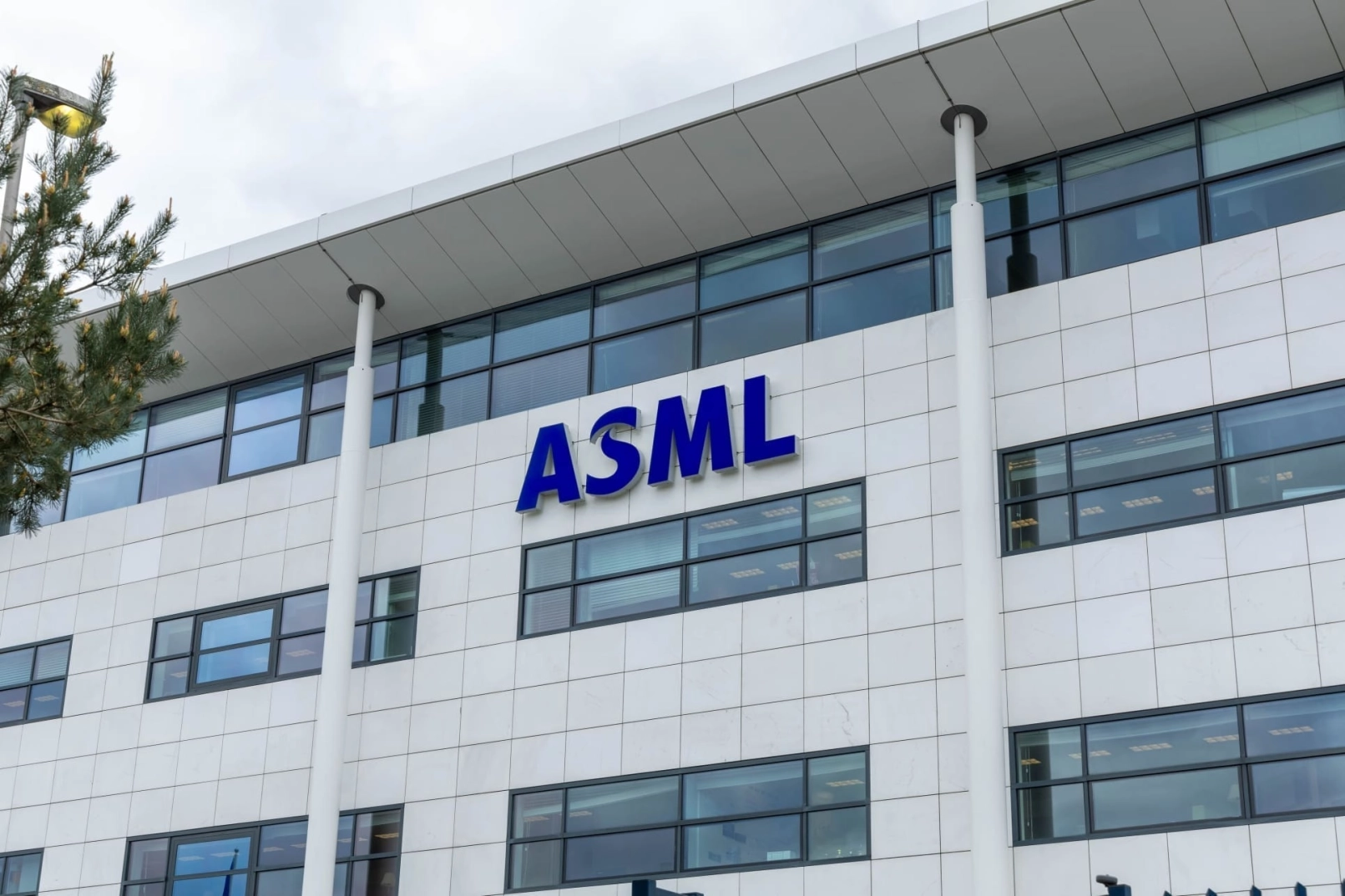 ASML pagará dividendo el 5 de mayo: esto generan 100 acciones