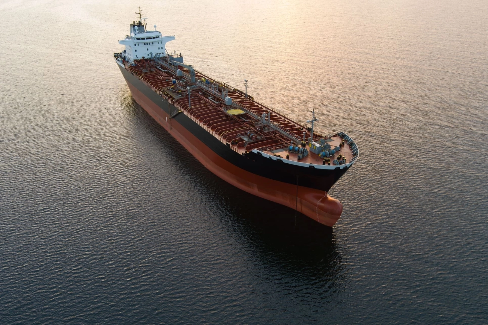 Estrecho de Ormuz cerrado: solo pasan barcos iraníes