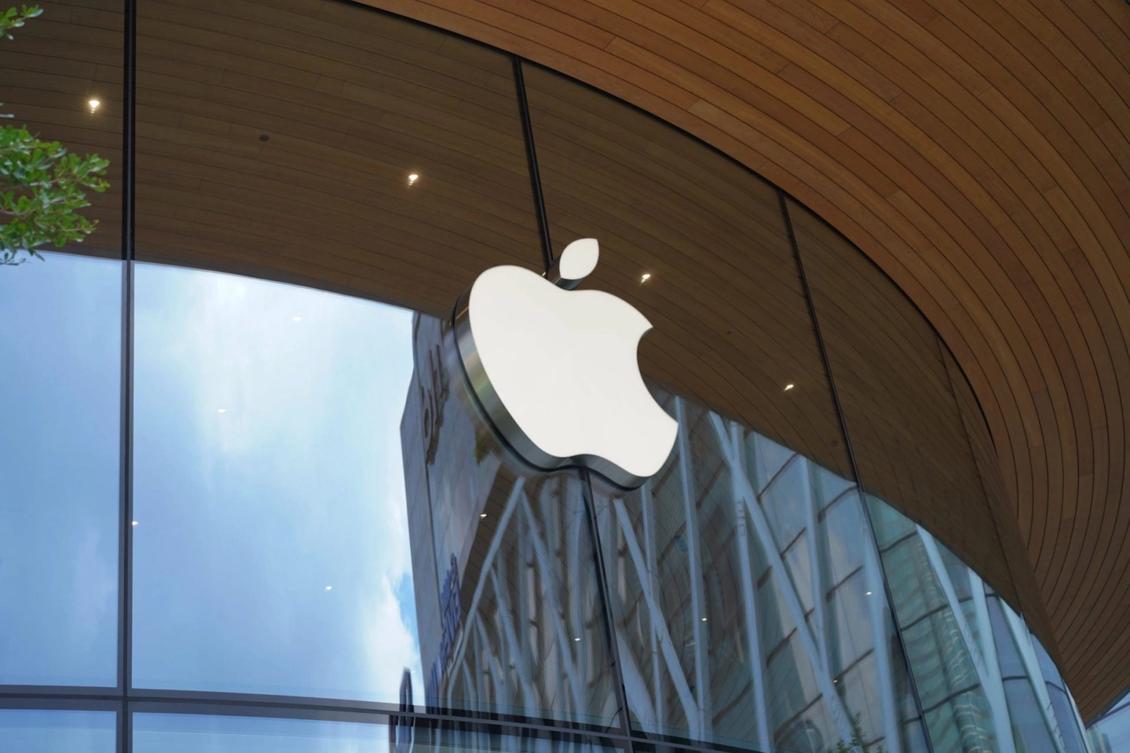 Apple evalúa fabricar chips en EE. UU. con Intel y Samsung para reducir dependencia de TSMC